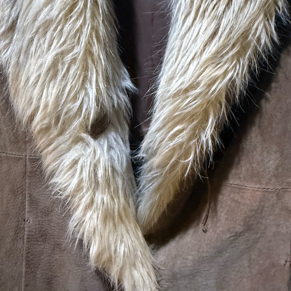 Women's Faux Fur Trimmed Suede Coat - Picture 5 of 6